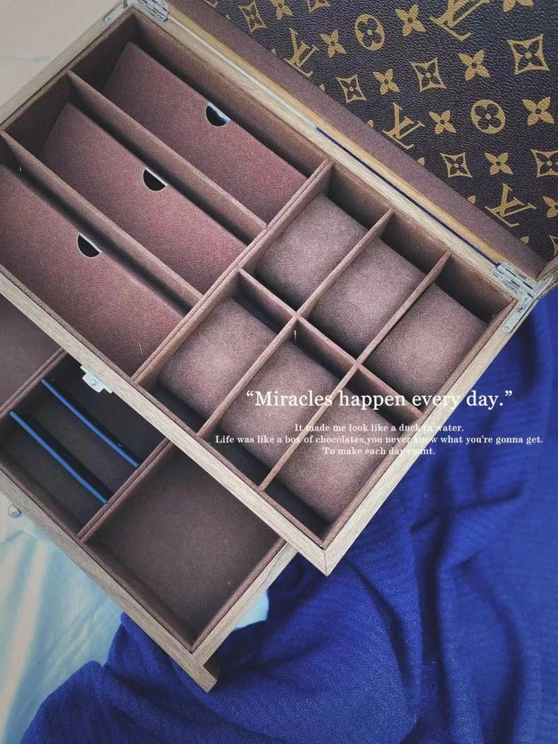 Louis Vuitton Monogram Jewelry Box — Photo 6