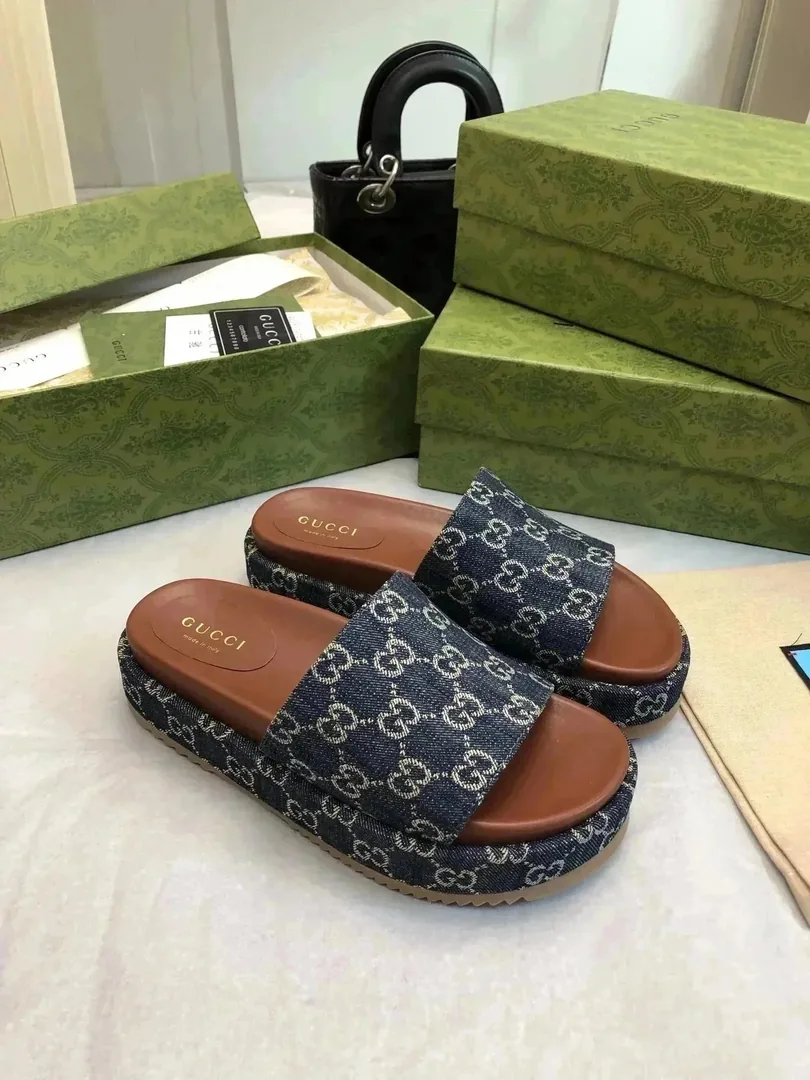 Gucci GG Platform Slide Sandal Collection — Photo 3