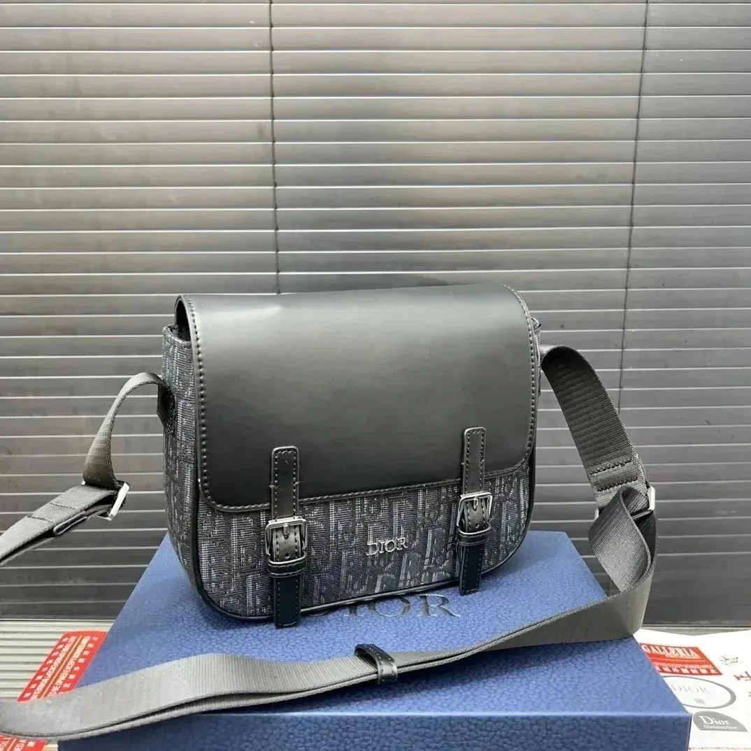 Small Square Camera Bag — Photo 13