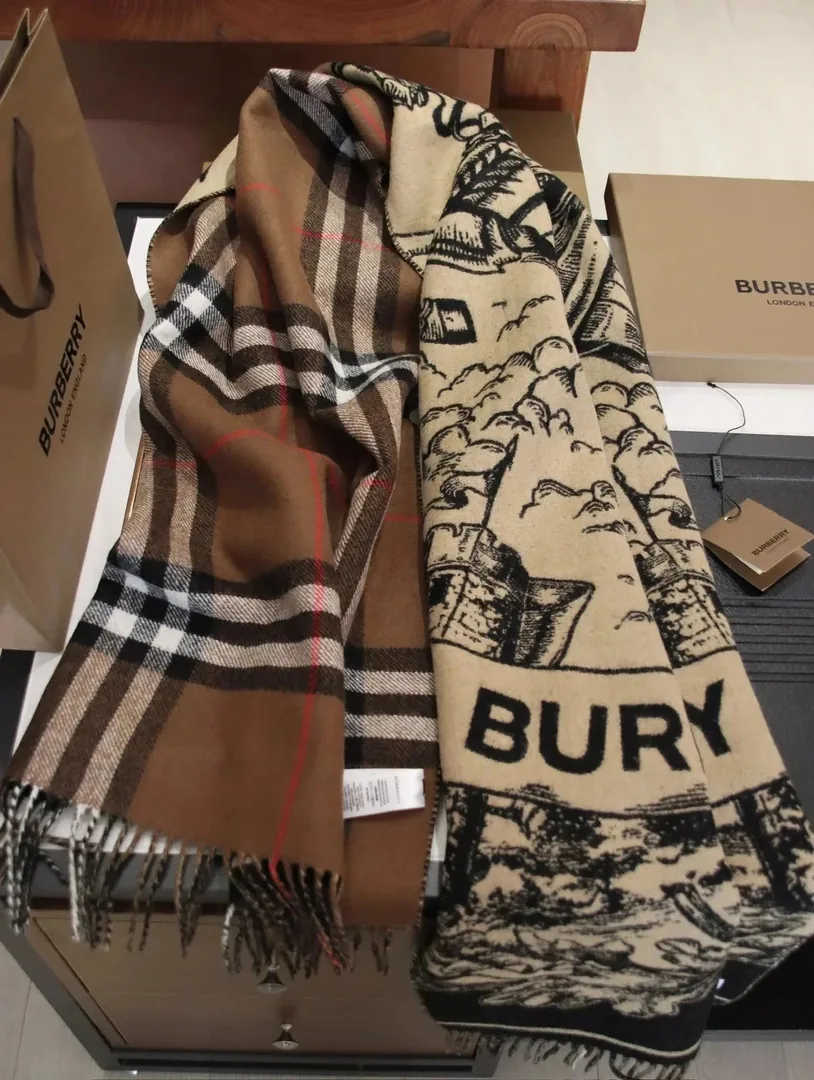 Double-Sided Cashmere Scarf — Photo 6
