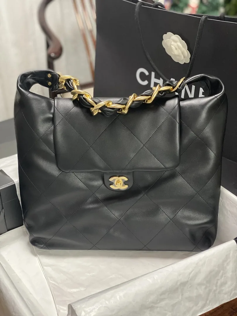 Chanel 25K Leather Hobo Bag — QC