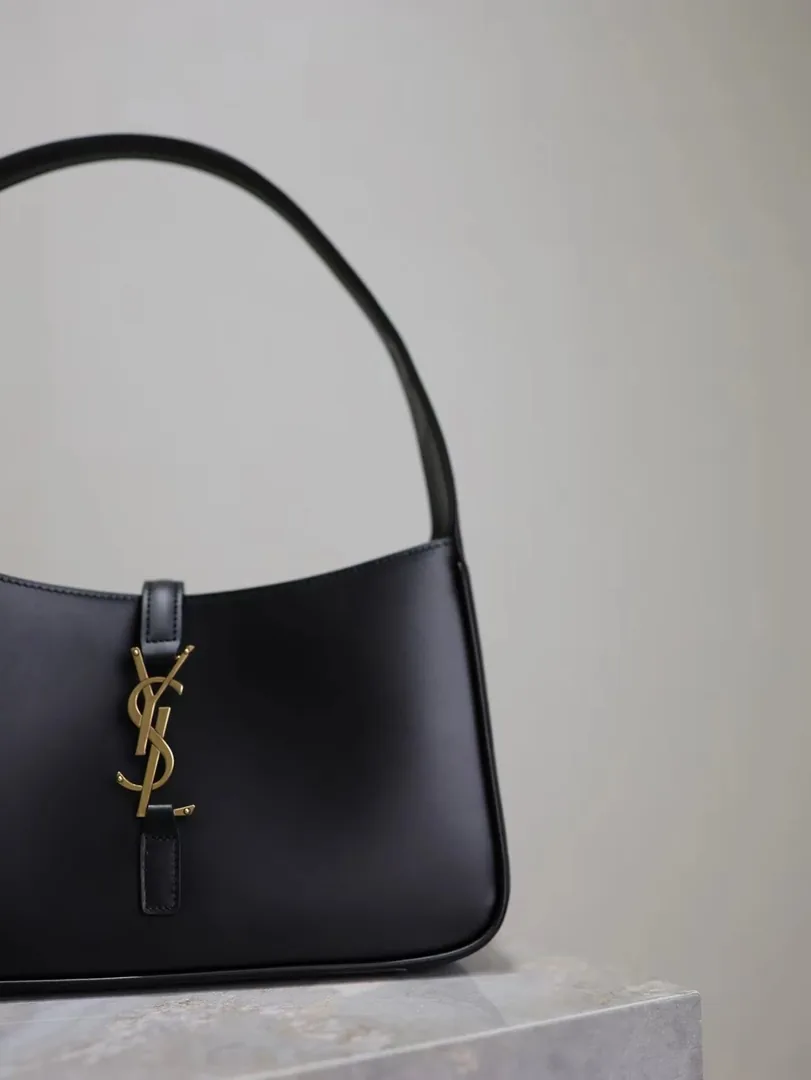 Saint Laurent Leather Shoulder Bag — photo 3