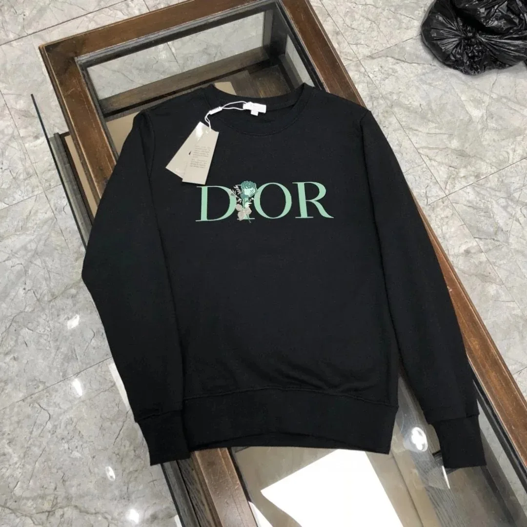 Long-Sleeve Tee — Photo 15