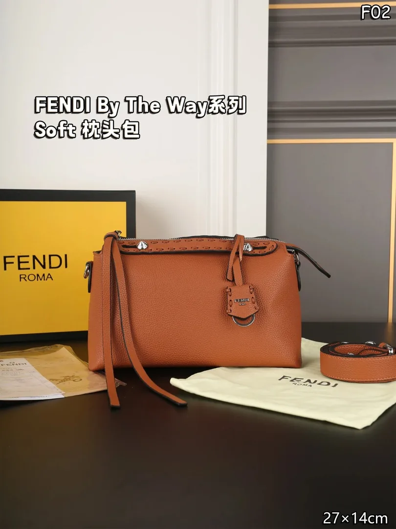 Fendi By The Way Soft Boston Bag — Zdjęcie 4