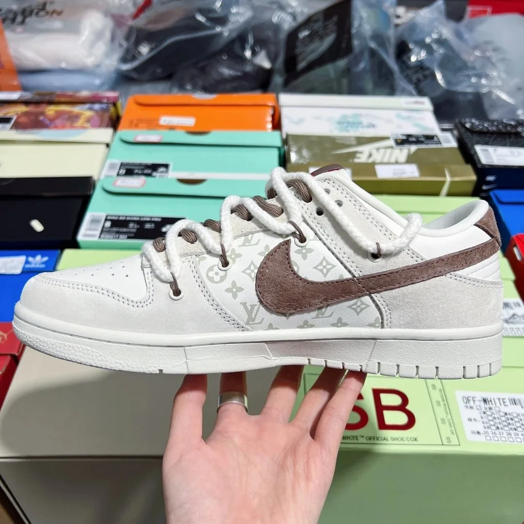 Louis Vuitton LV x Nike Dunk Low Brown Anniversary Top Sneak — photo 5