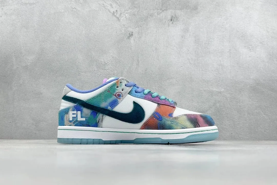 Nike SB Dunk Low Futura Laboratories White Blue Sneakers — photo 2