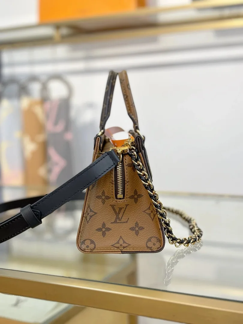 Louis Vuitton OnTheGo East West Chain Bag — Zdjęcie 7