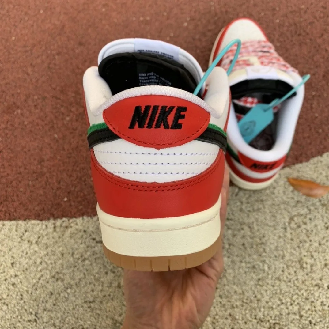 Nike Dunk Low SB Habibi Top Sneakers — photo 2