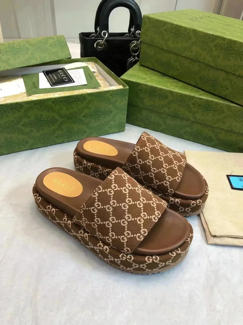 Gucci GG Platform Slide Sandal Collection — Photo 5