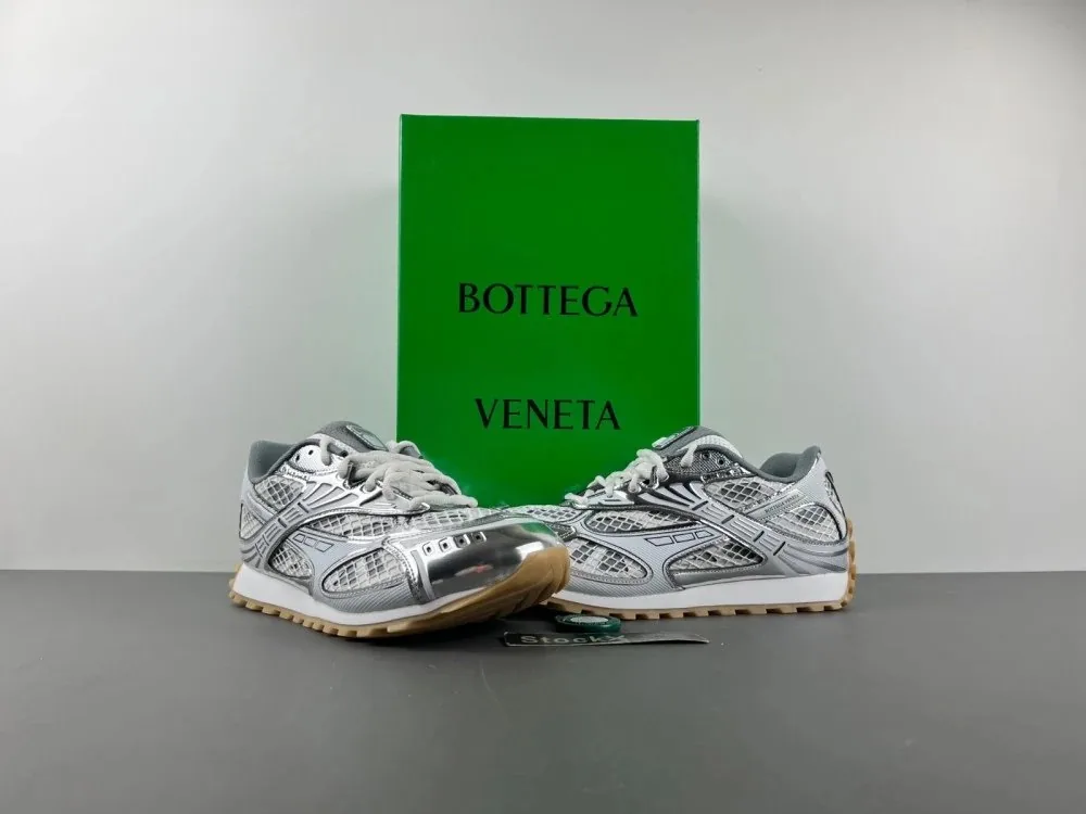 Balenciaga Runner Beige Rubber-Sole Trainers — Photo 9