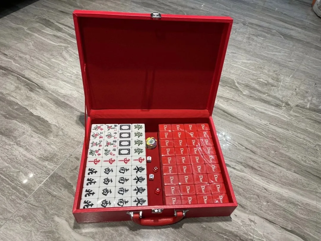 Streetwear Mahjong Set — Photo 4
