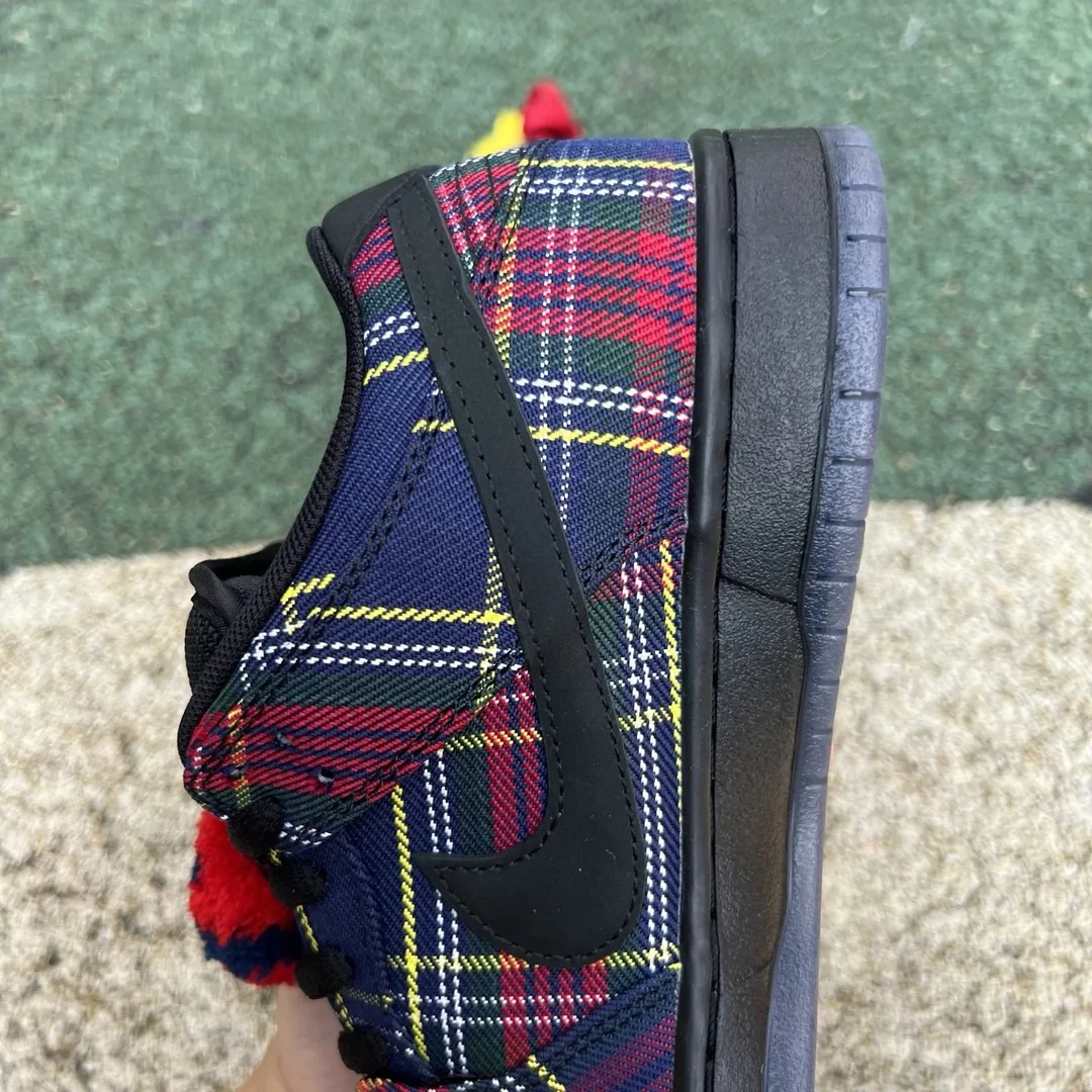 Nike Dunk Low SB Nardwuar Edition Sneakers — photo 6