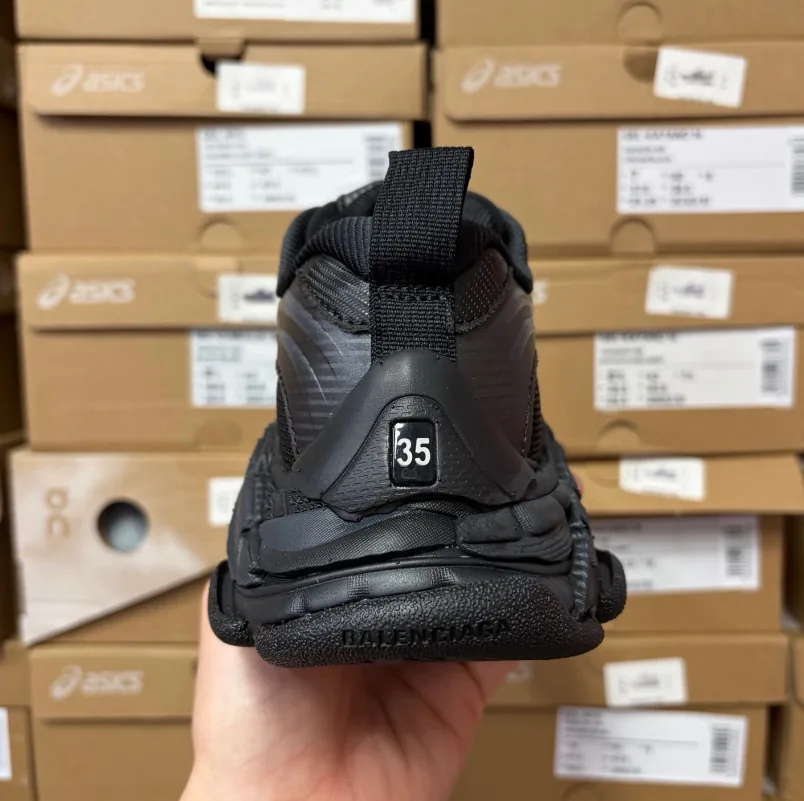 Balenciaga Triple S 2.0 — Photo 7