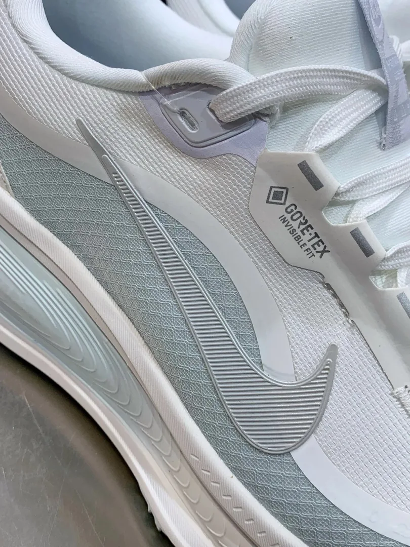 Nike Vomero 18 Zoom — photo 8