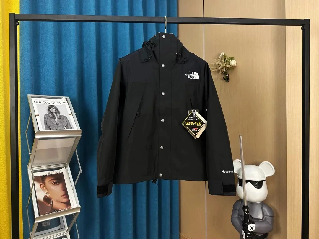 The North Face Gore-Tex Windbreaker — Photo 3