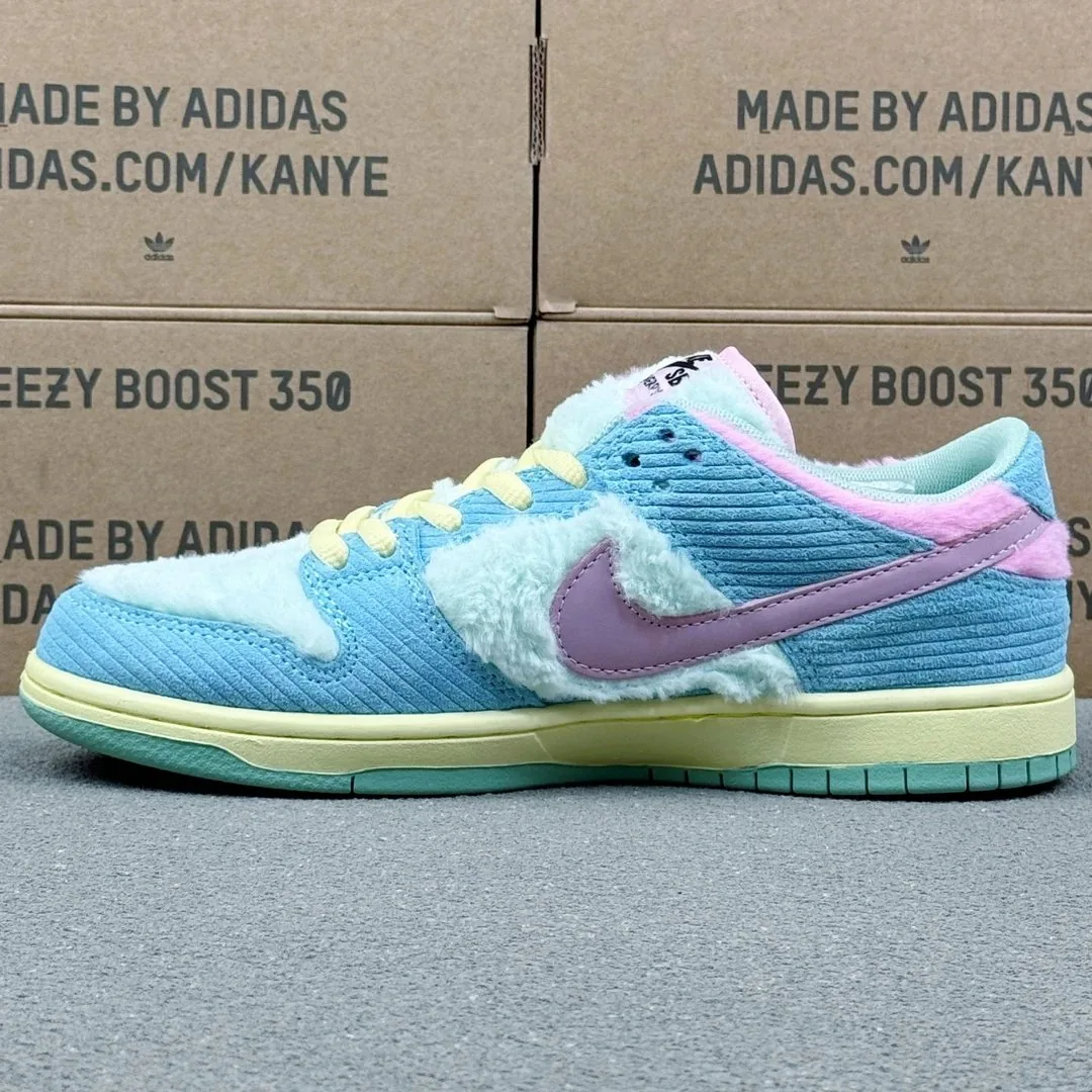 Nike Dunk Low SB Verdy Collaboration Sneakers — photo 4
