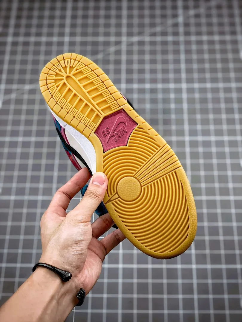 Nike SB Dunk Abstract Art — Photo 14