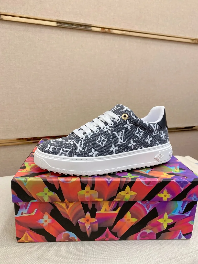 Louis Vuitton Daily Wear Low-Top Sneakers — photo 11