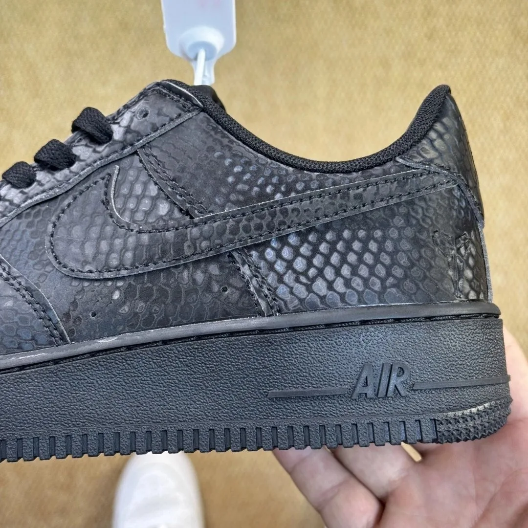 Nike Air Force 1 Kobe Low Black Snake — Photo 7