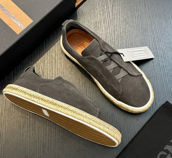 Skate Sneakers — QC