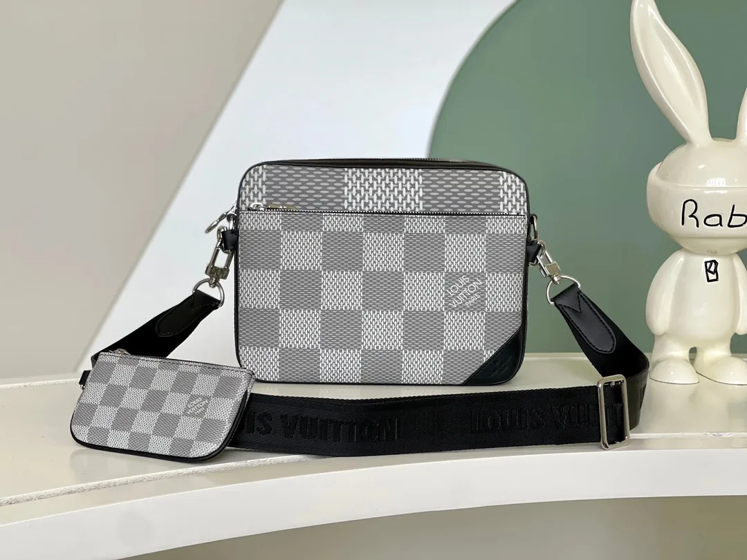 Louis Vuitton Trio Messenger Bag — Photo 11