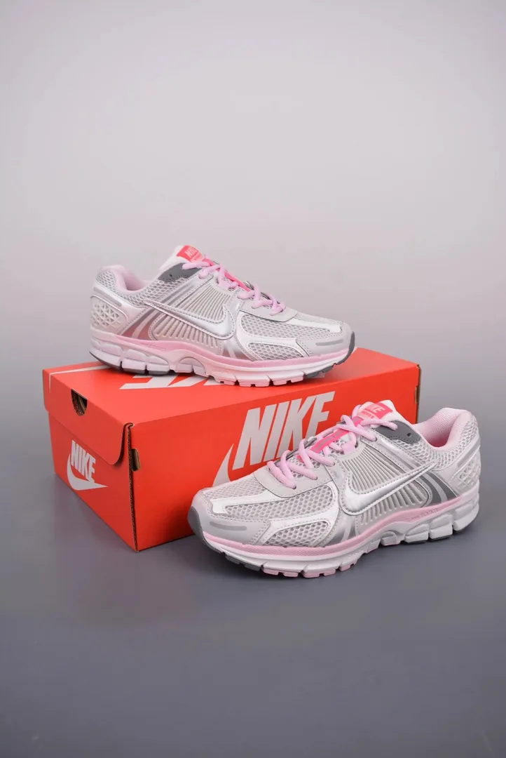 Nike Vomero 5 Sneakers — Photo 10