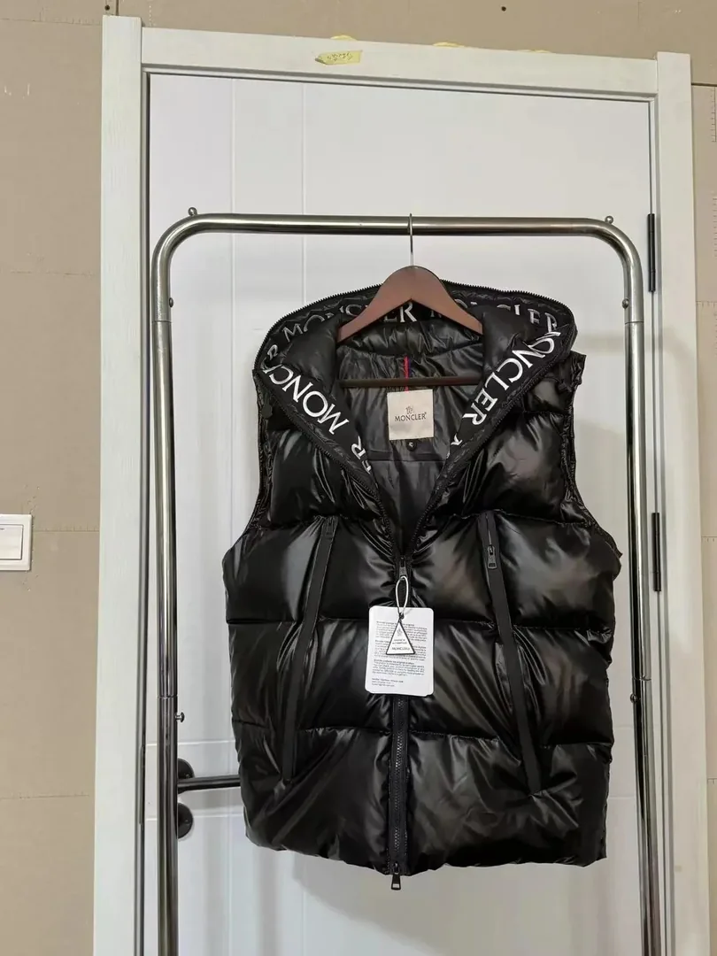 Sleeveless Padded Vest — Photo 9