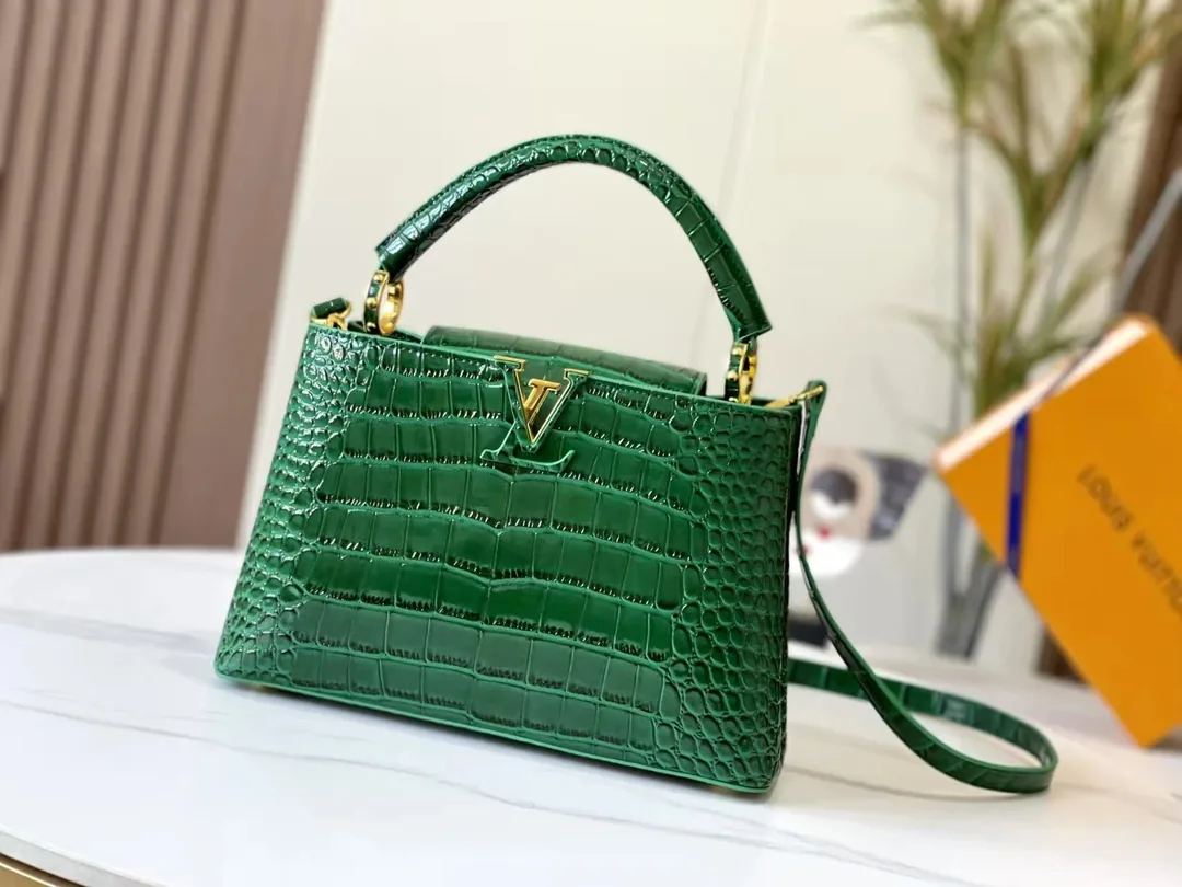 Louis Vuitton Leather Handbag — Photo 5
