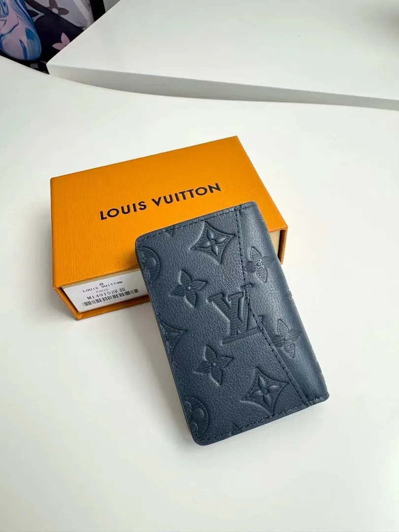Louis Vuitton Leather Bag — photo 5