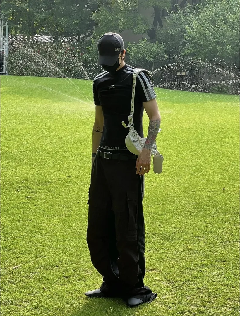 Balenciaga Sporty Striped Fitted T-Shirt — photo 5