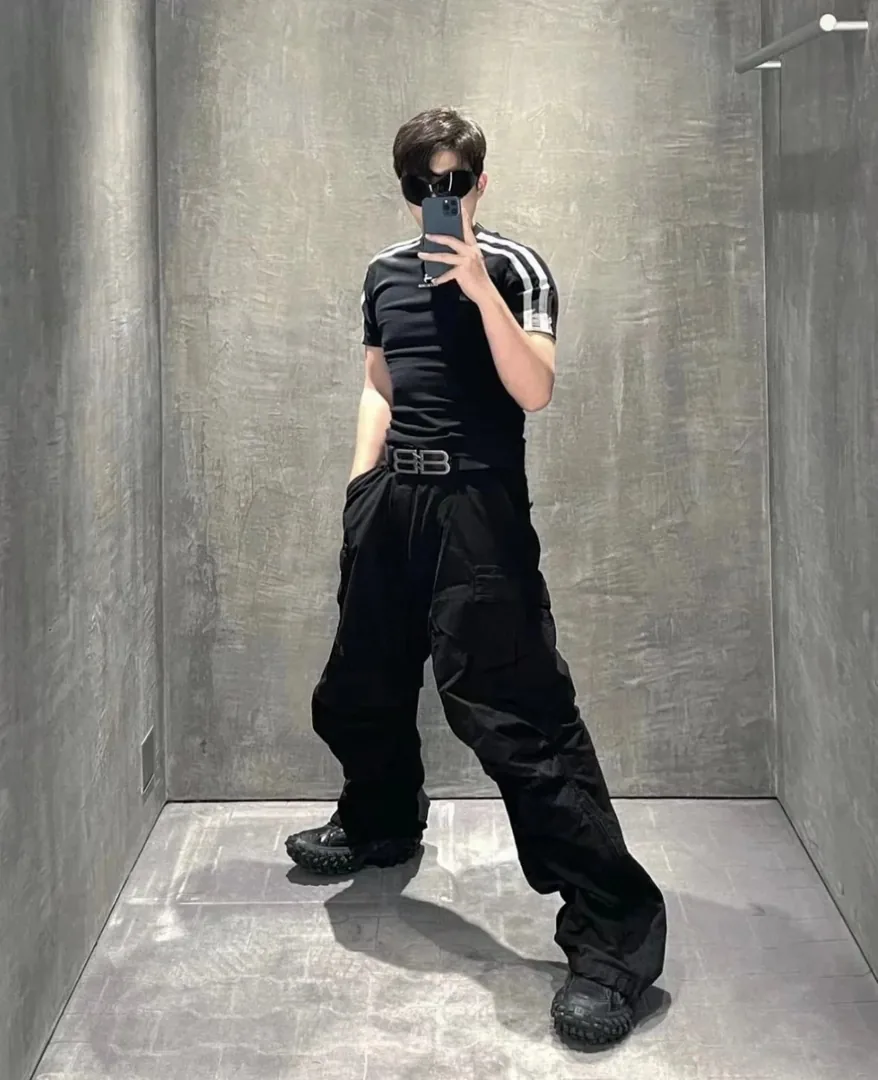 Balenciaga Sporty Striped Fitted T-Shirt — photo 7