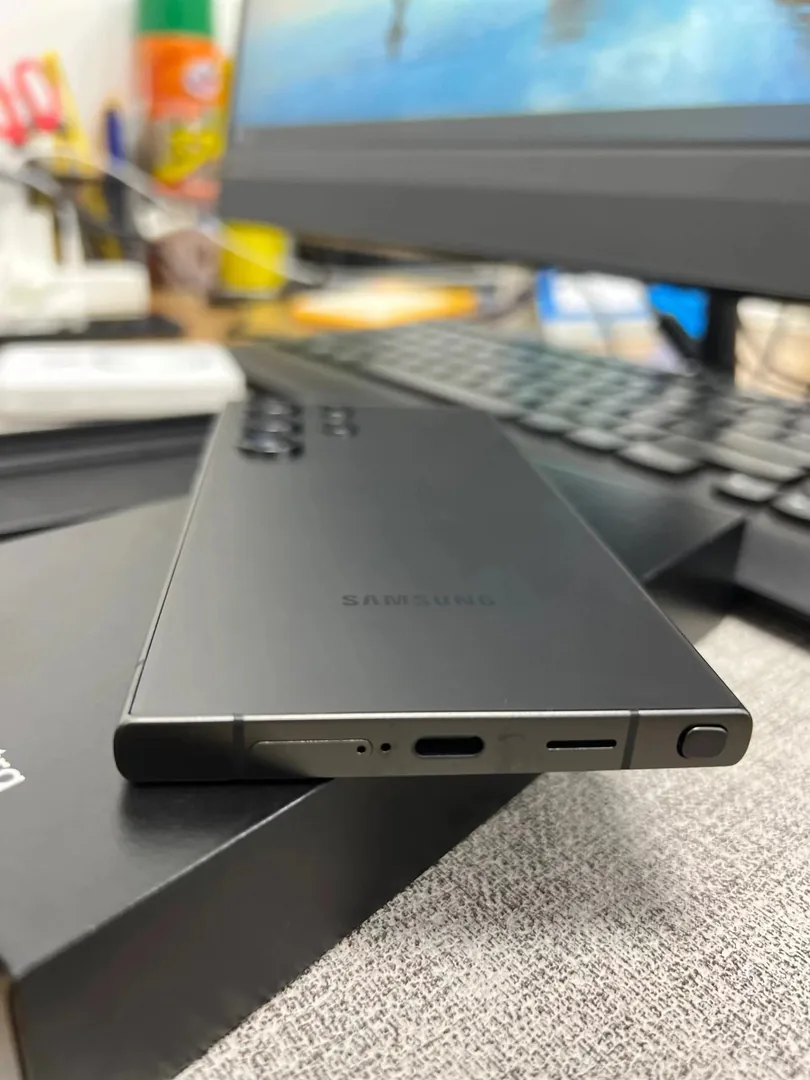 Galaxy S24 Ultra Phone — Photo 5