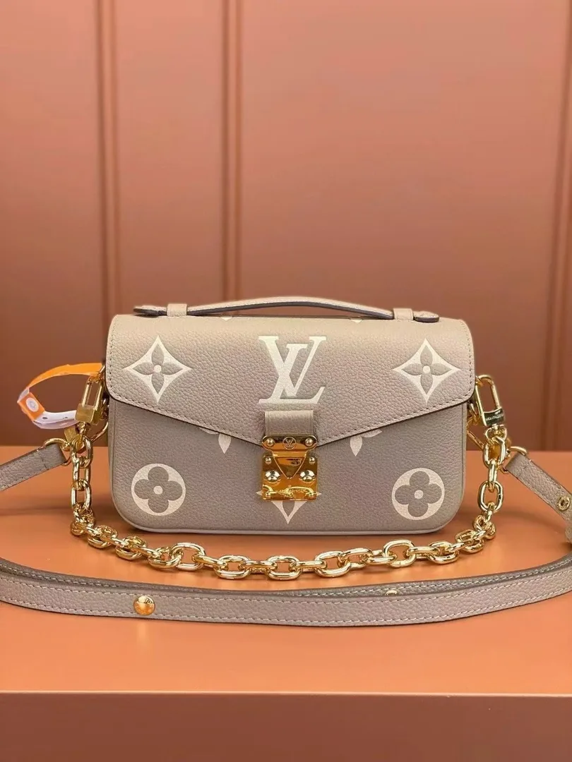 Louis Vuitton Pochette Metis East West — photo 2