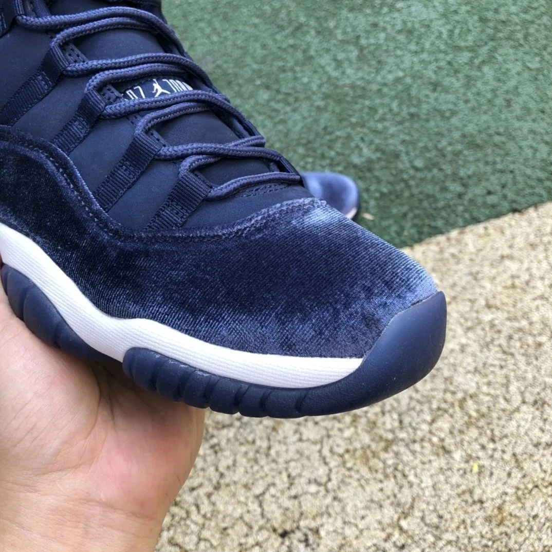 Air Jordan 11 Midnight Navy — Photo 9