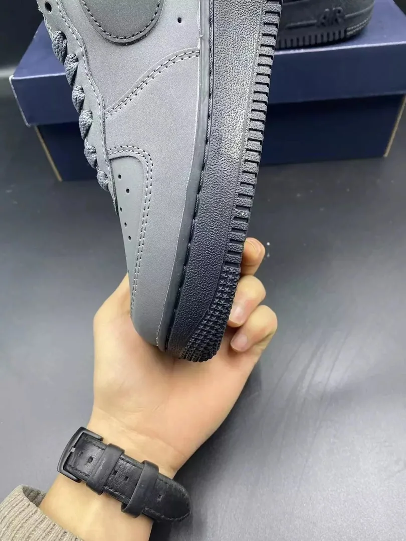 Air Jordan 1 Low Medium Gray — Photo 11