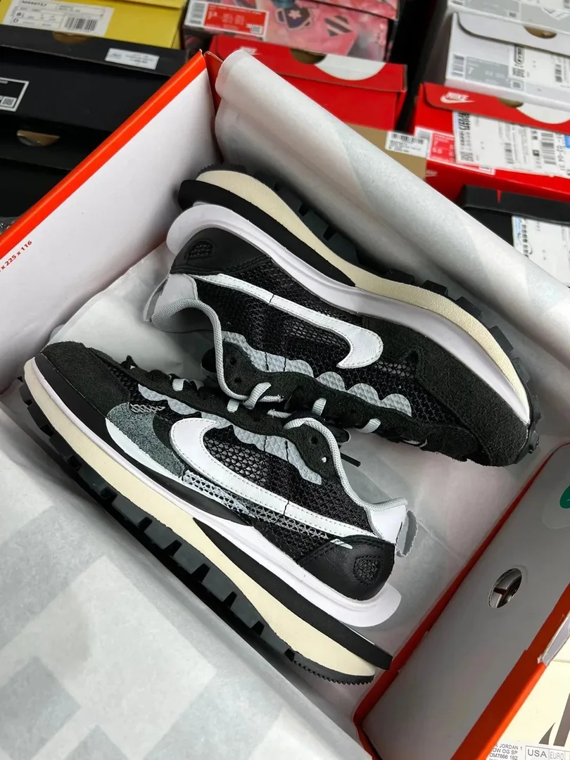 Nike VaporWaffle Sacai Crossover Sneakers — photo 7
