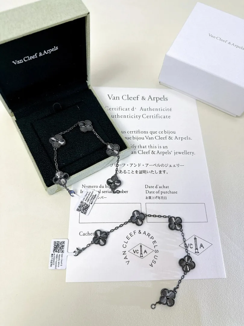 Van Cleef Arpels Clover Bracelet — photo 10