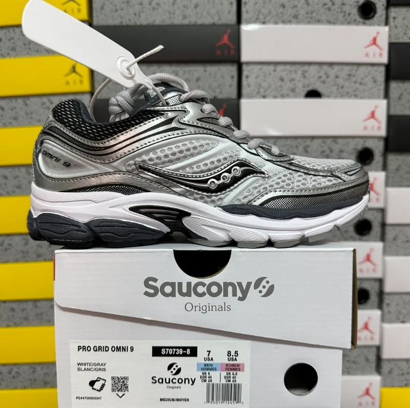 Saucony ProGrid Omni 9 Sneakers — Photo 14