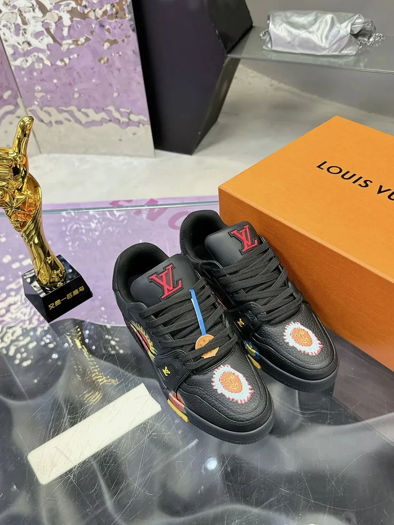 Louis Vuitton LV Trainer Graffiti Print Low-Top Trainers — Photo 12