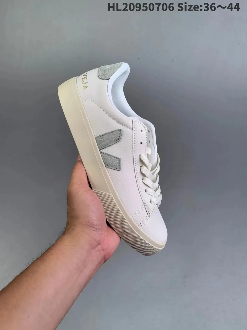 Veja V-10 Letter V Skate Shoes — Photo 13