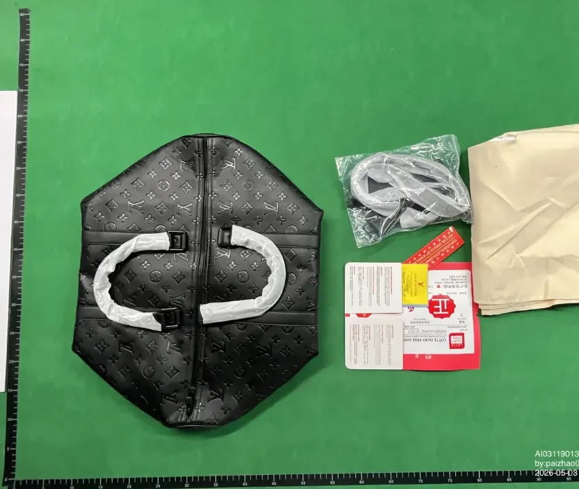 Louis Vuitton Keepall 50 Bag — Photo 13