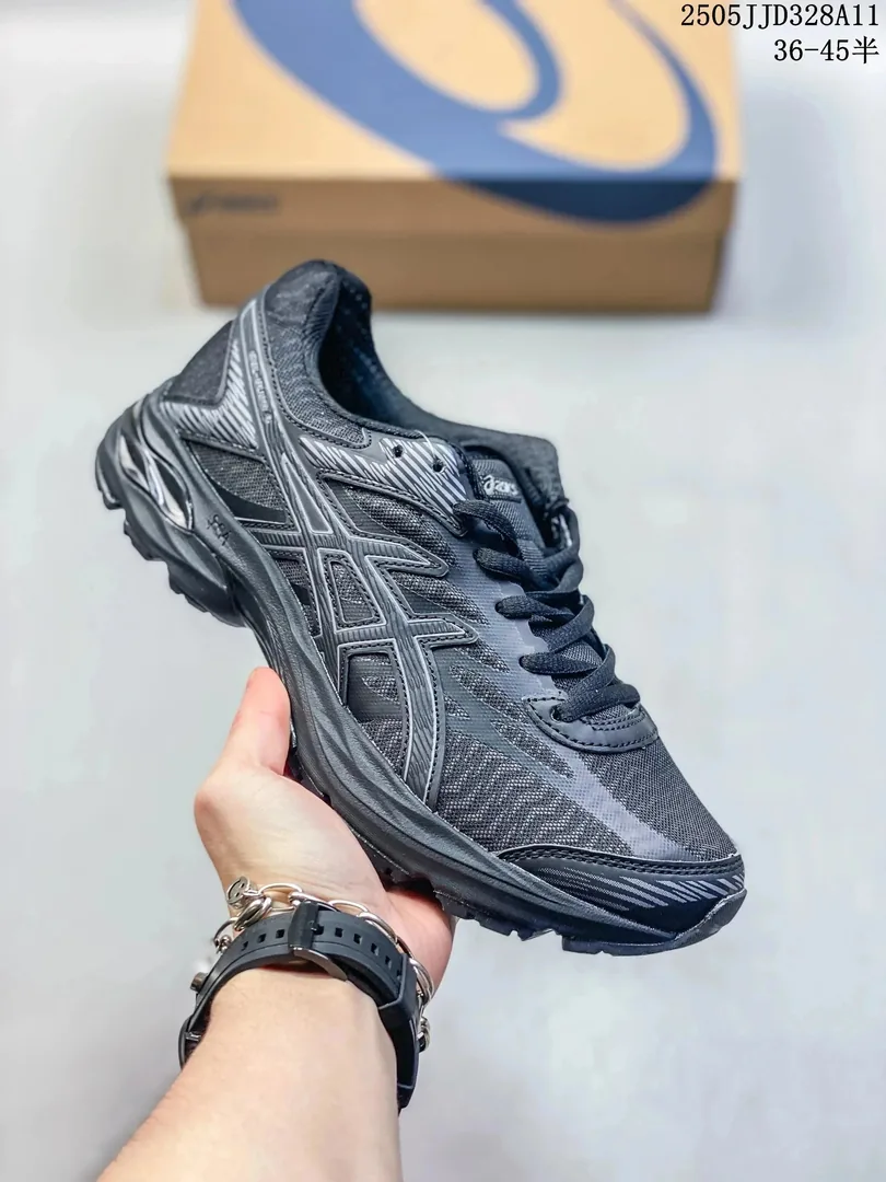 Asics White Outdoor Trail Shoes — QC