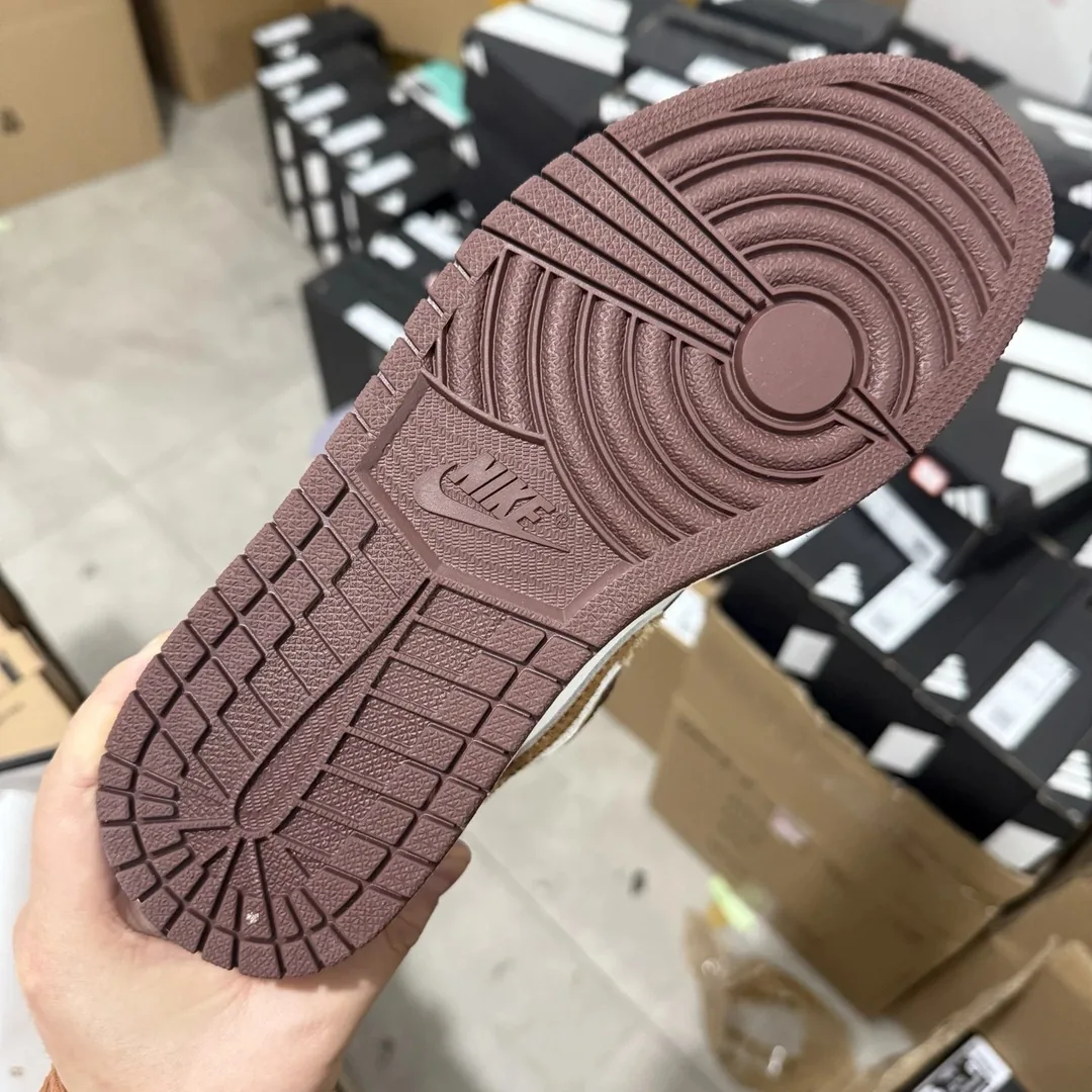 Air Jordan 1 CNY Brown — Photo 9