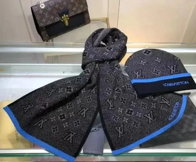 Louis Vuitton Damier Scarf and Beanie Set Blue — photo 6