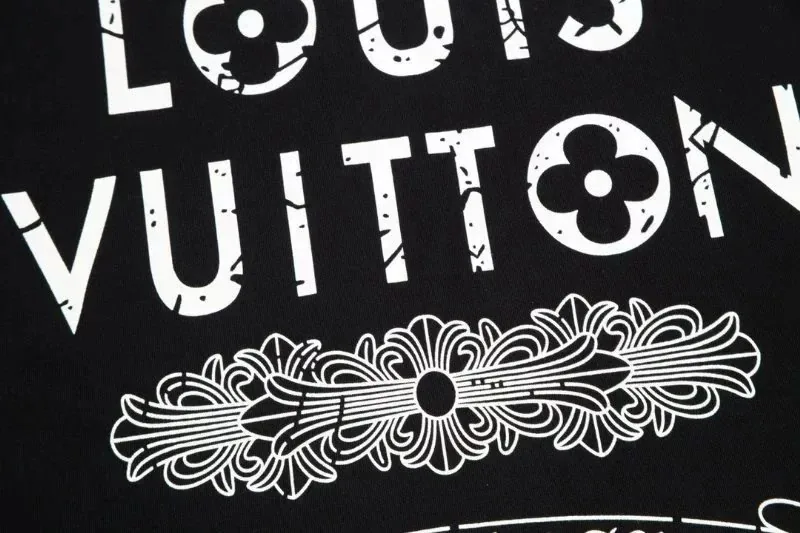 Louis Vuitton Small Logo Cream T-Shirt — Photo 8