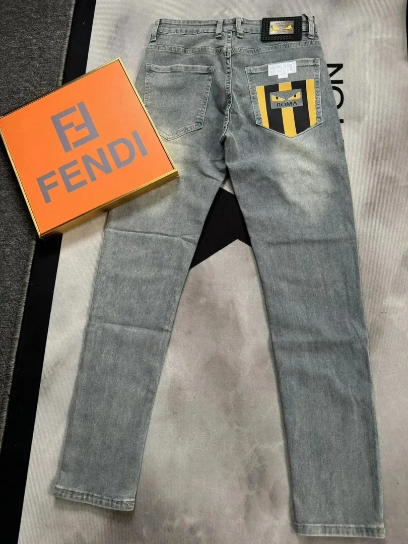Fendi FF Logo Pocket Jeans — Photo 5