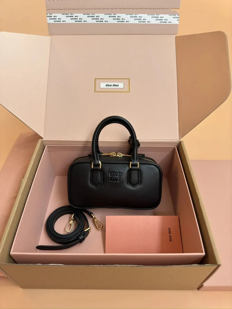 Leather Shoulder Bag — Zdjęcie 8