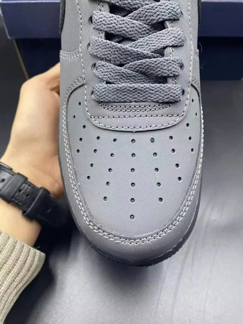 Air Jordan 1 Low Medium Gray — Photo 10