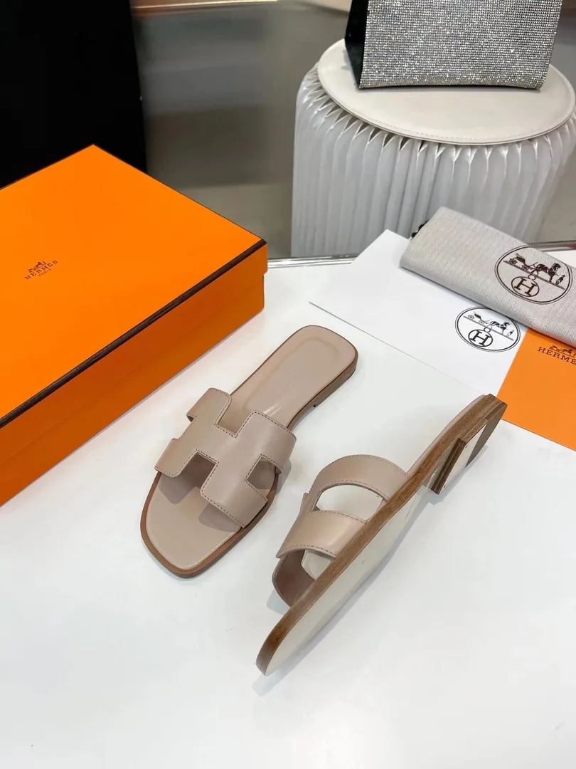 Hermes Slides — Photo 8