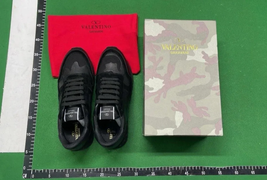 Valentino Rockrunner Black Sneakers — Photo 15
